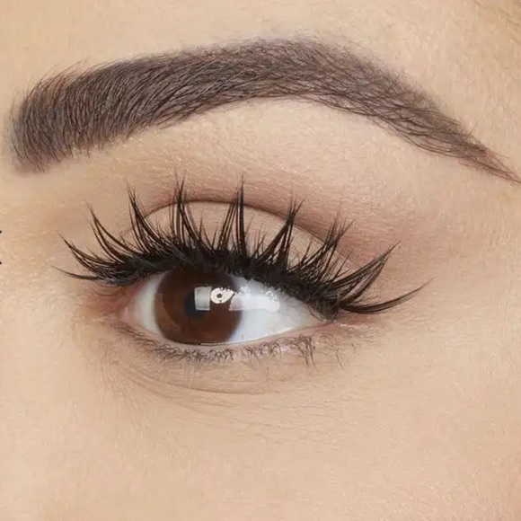 HUDA BEAUTY Classic Lash - Picture 4 of 7